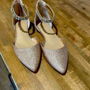 Excellent condition rose gold flats